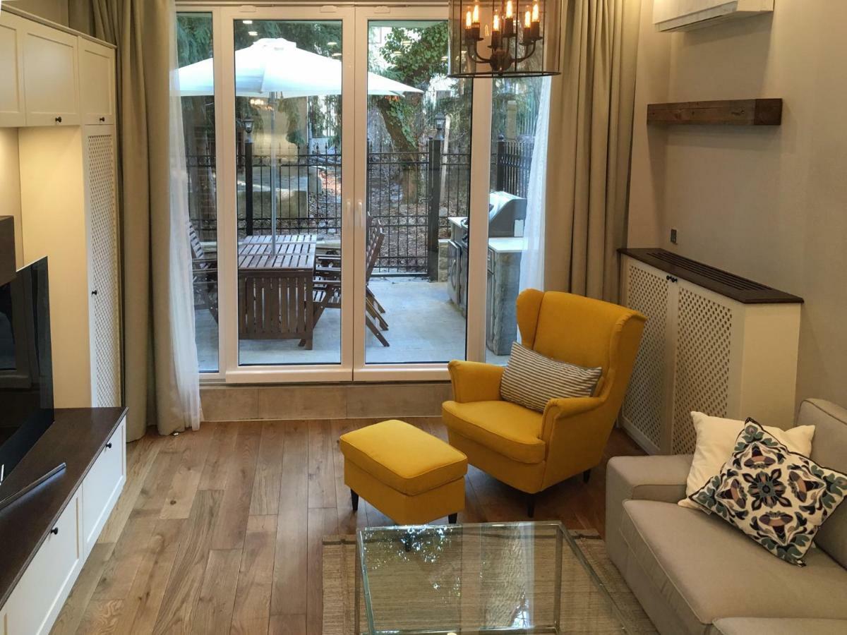 A Luxury Apartment With Patio And Bbq 소피아 외부 사진