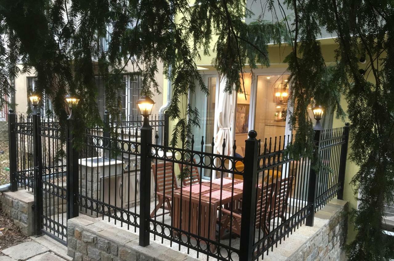 A Luxury Apartment With Patio And Bbq 소피아 외부 사진